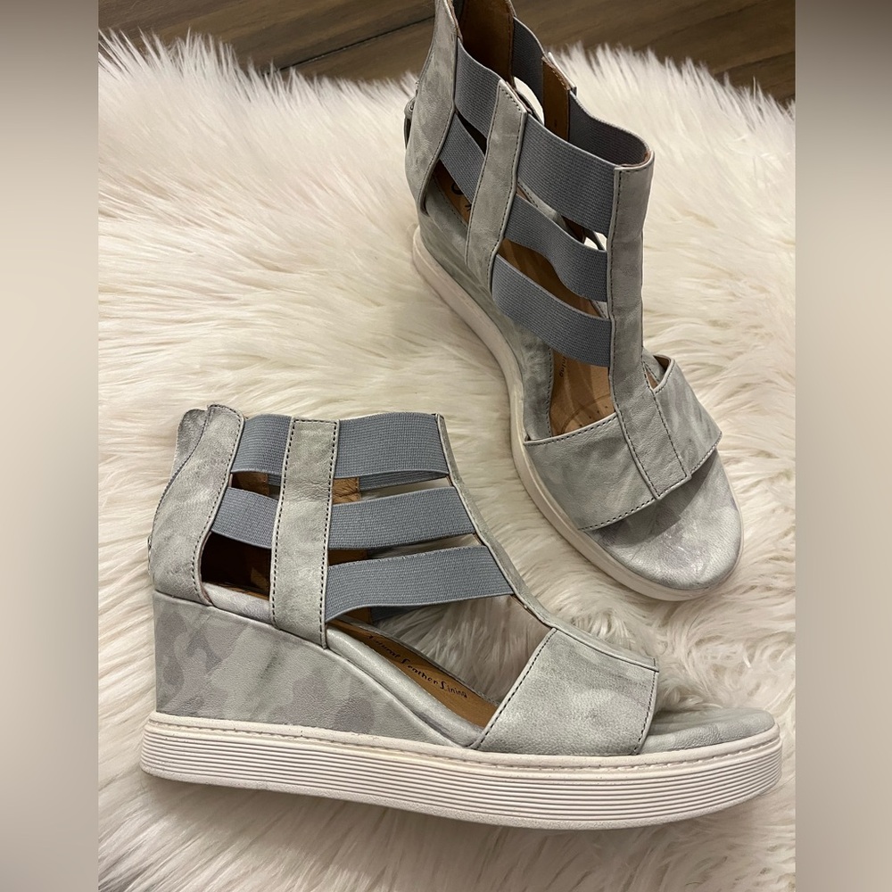 Women’s- Sofft Wedge Sandal size 10
